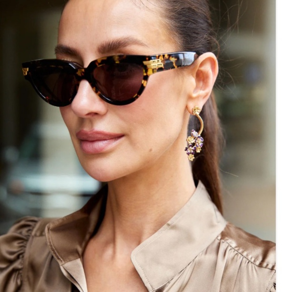 OSCAR DE LA RENTA • Flower Cluster Earrings Pink Enamel Gold Post drop - Picture 5 of 10